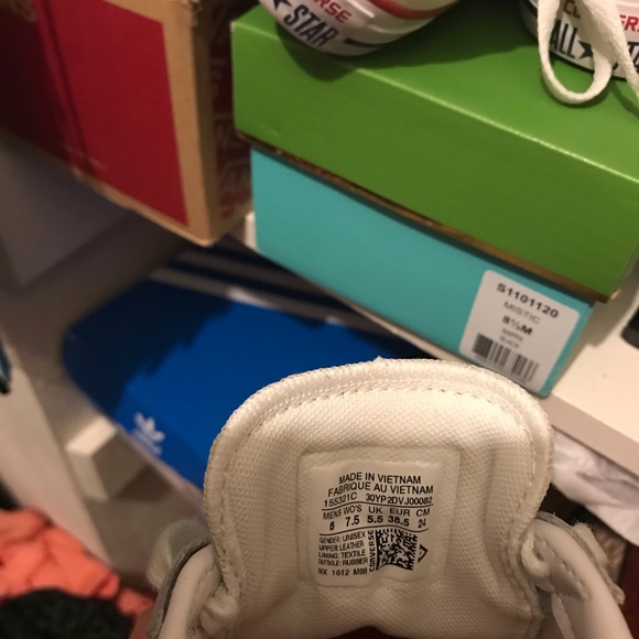 Converse - Picture 4 of 4